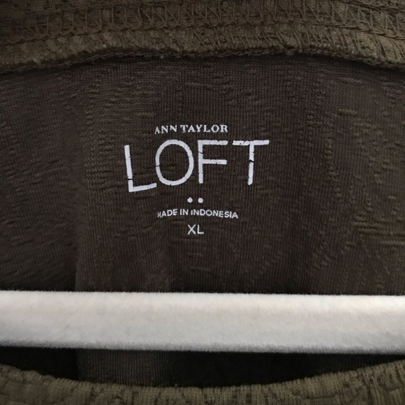 Ann Taylor Loft Top - Picture 6 of 7